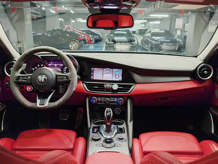 Фото 26 - Alfa Romeo Giulia