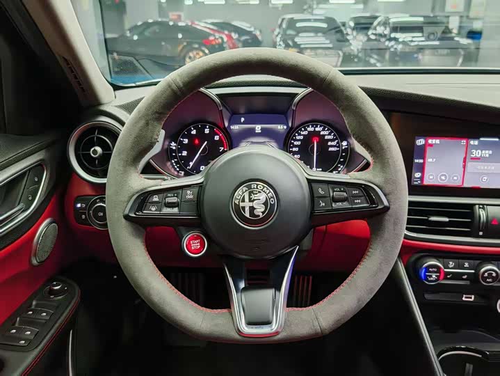 Фото 28 - Alfa Romeo Giulia