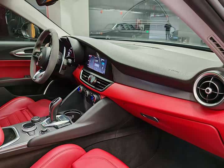 Фото 29 - Alfa Romeo Giulia