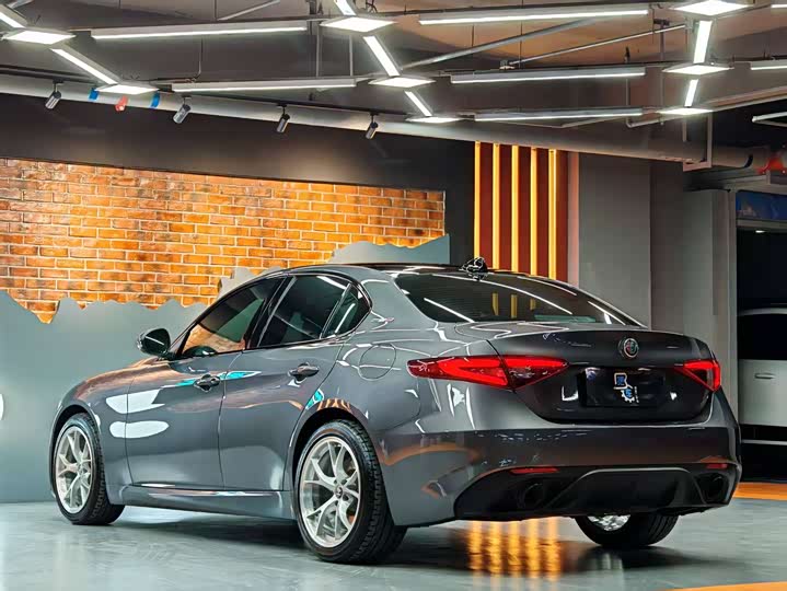 Фото 31 - Alfa Romeo Giulia