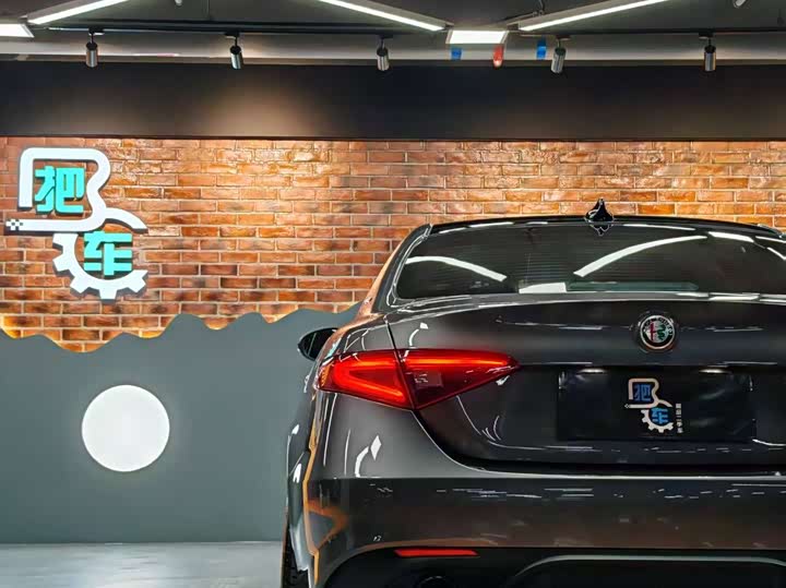 Фото 33 - Alfa Romeo Giulia