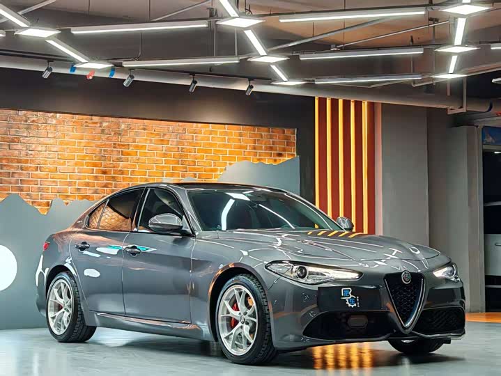 Фото 4 - Alfa Romeo Giulia