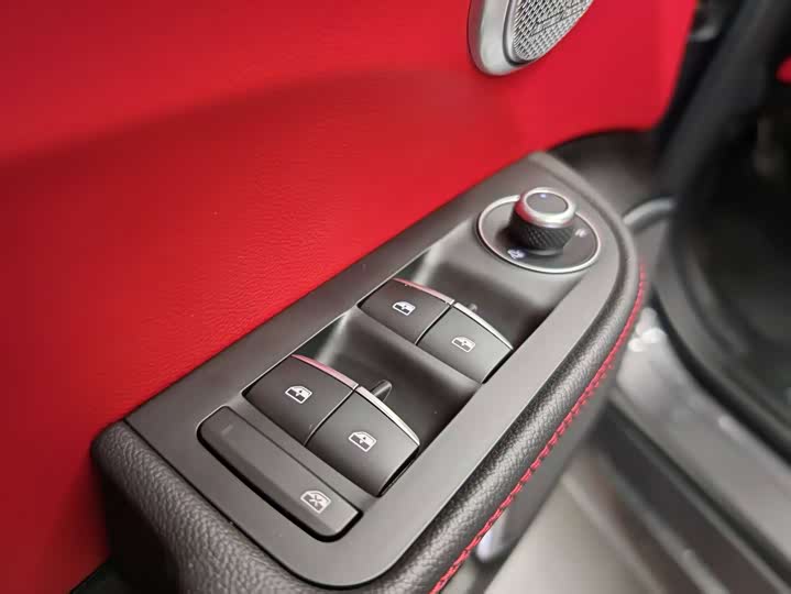 Фото 9 - Alfa Romeo Giulia