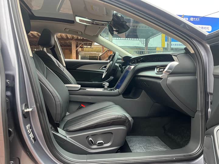 Фото 10 - Hongqi H5