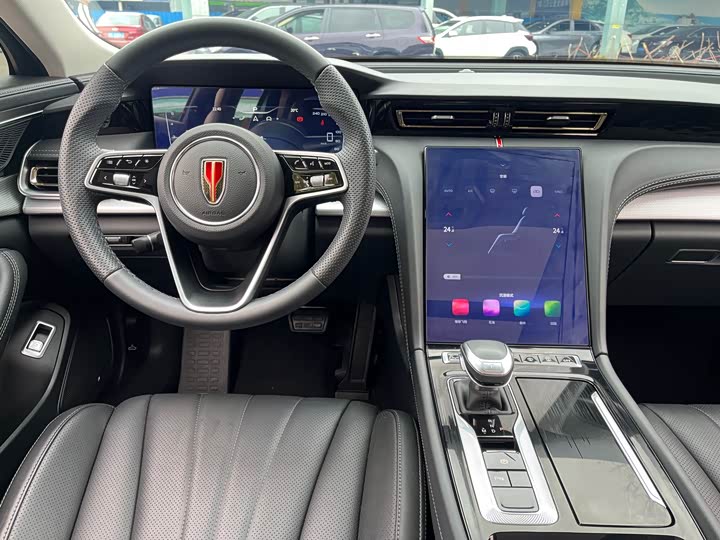 Фото 13 - Hongqi H5