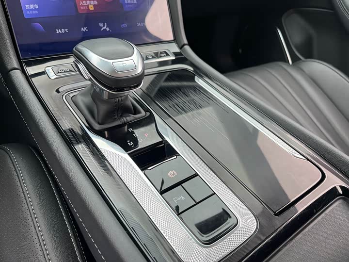 Фото 15 - Hongqi H5