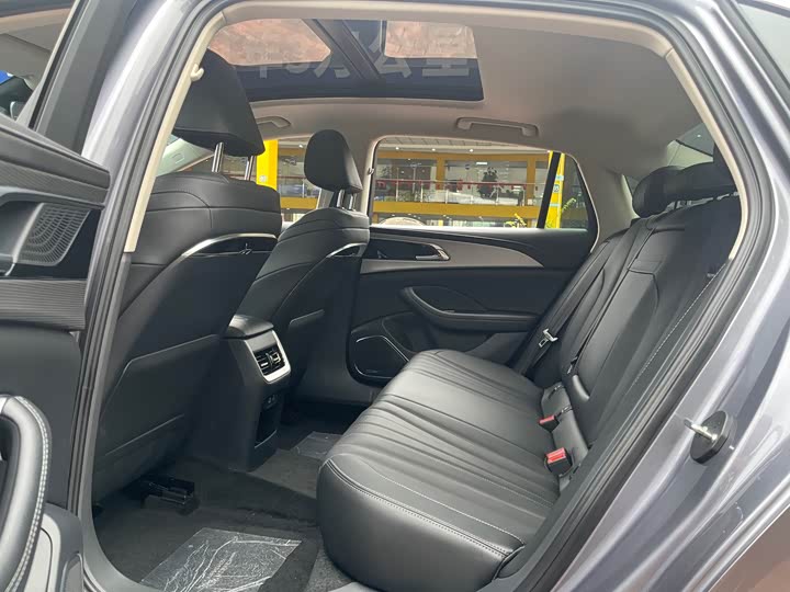 Фото 9 - Hongqi H5