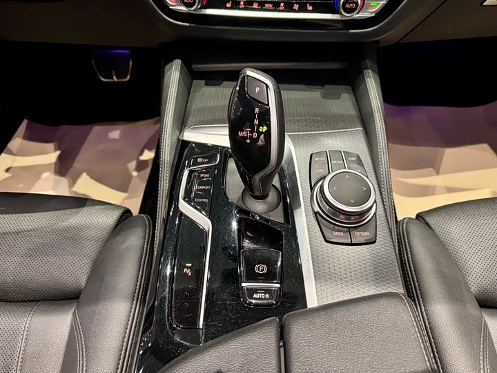 Фото 13 - BMW 5 Series