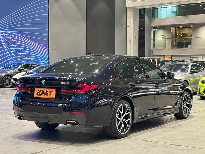 Фото 15 - BMW 5 Series