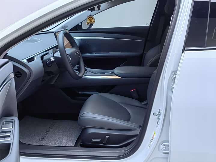 Фото 8 - XPeng Mona M03