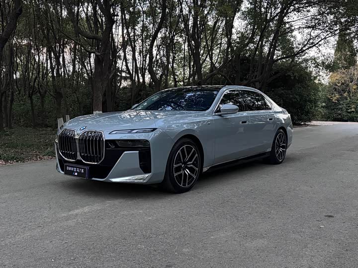 Фото 1 - BMW 7 Series