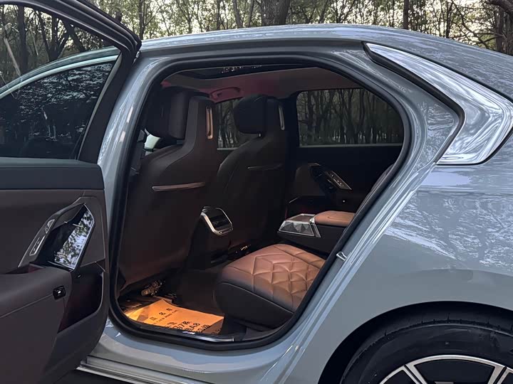 Фото 11 - BMW 7 Series