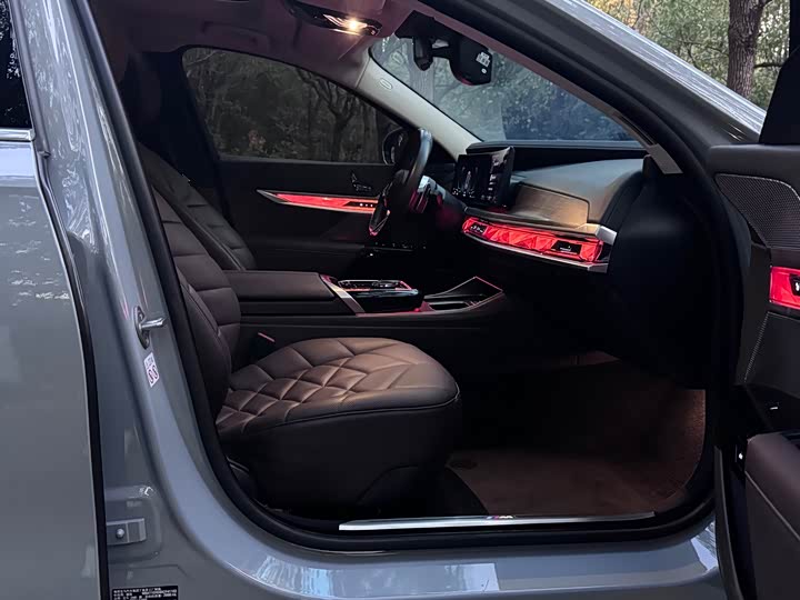 Фото 15 - BMW 7 Series