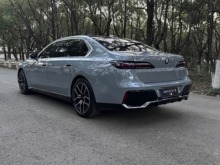 Фото 17 - BMW 7 Series