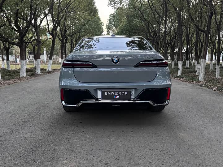 Фото 18 - BMW 7 Series