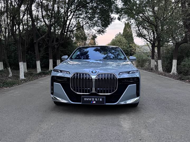Фото 2 - BMW 7 Series