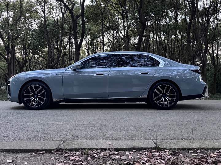 Фото 5 - BMW 7 Series