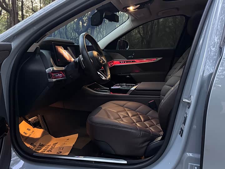 Фото 8 - BMW 7 Series