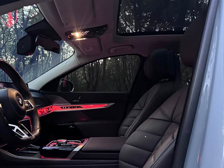 Фото 9 - BMW 7 Series