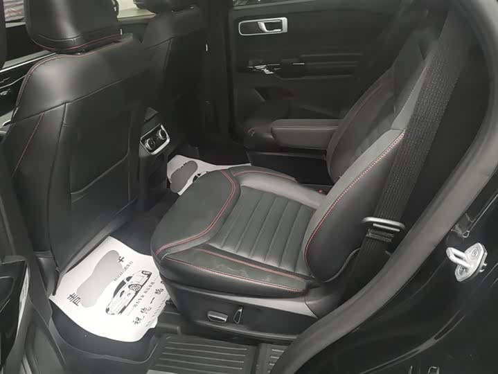 Фото 11 - Ford Explorer