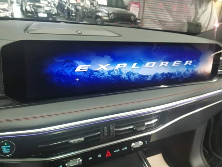 Фото 13 - Ford Explorer