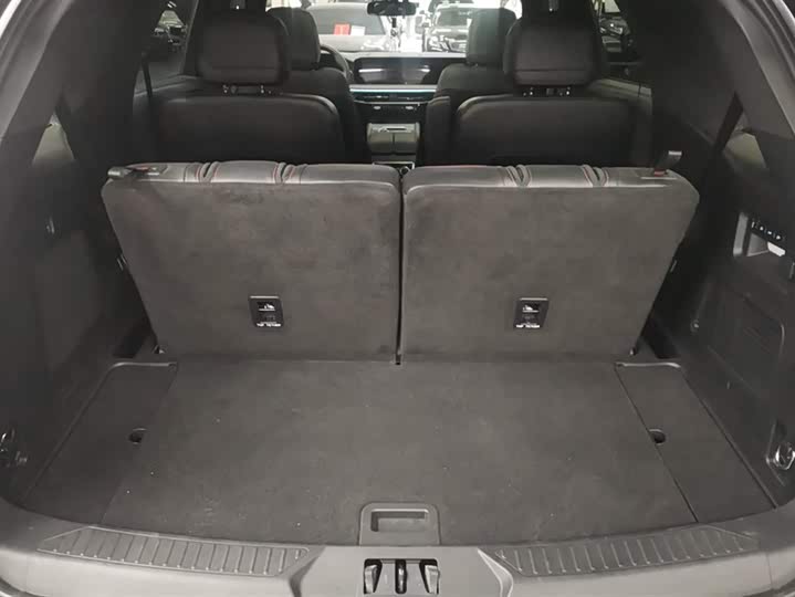 Фото 4 - Ford Explorer