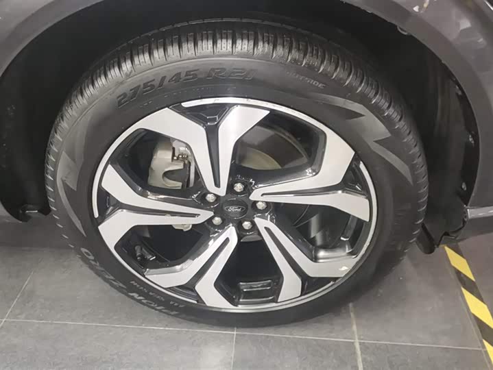 Фото 6 - Ford Explorer