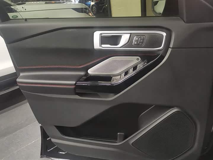 Фото 7 - Ford Explorer