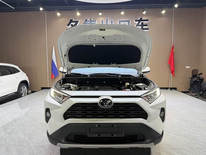 Фото 12 - Toyota RAV4