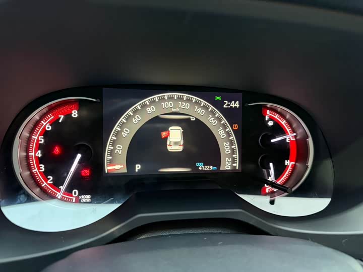 Фото 14 - Toyota RAV4