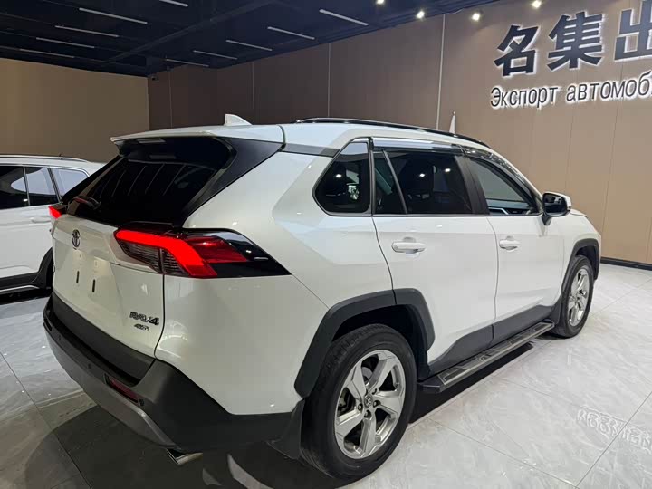 Фото 4 - Toyota RAV4