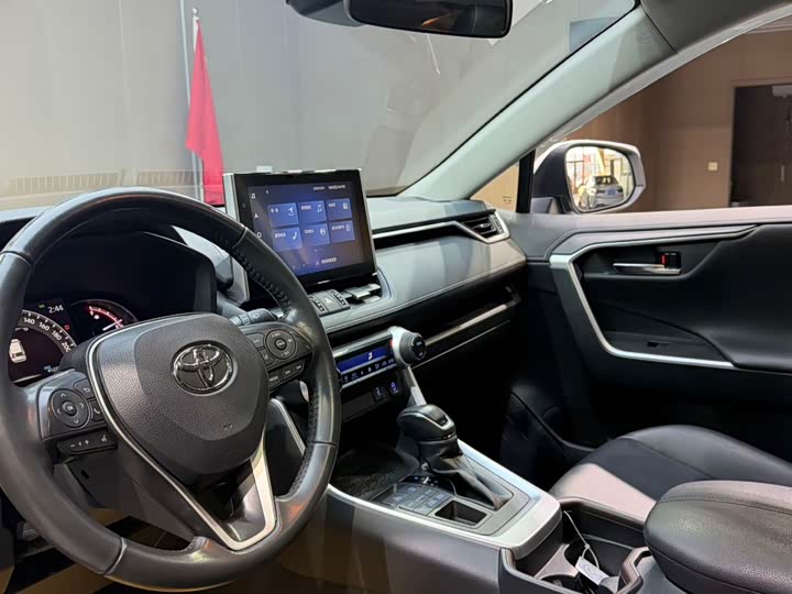 Фото 7 - Toyota RAV4