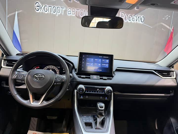 Фото 8 - Toyota RAV4