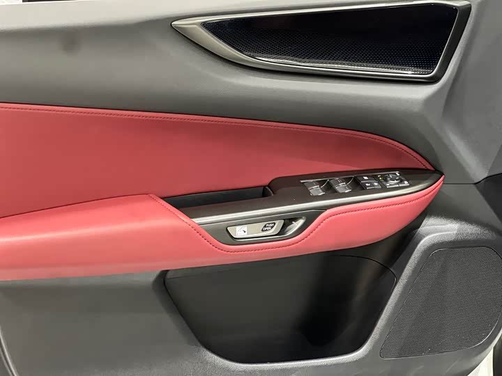 Фото 8 - Lexus NX