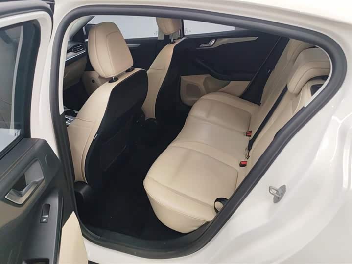 Фото 11 - Ford Focus