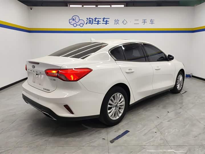 Фото 3 - Ford Focus