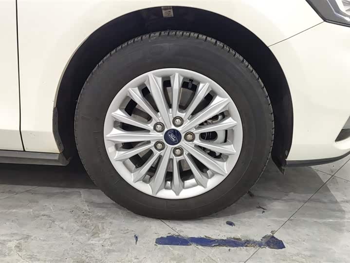 Фото 6 - Ford Focus