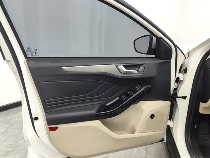 Фото 7 - Ford Focus