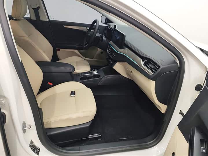 Фото 8 - Ford Focus