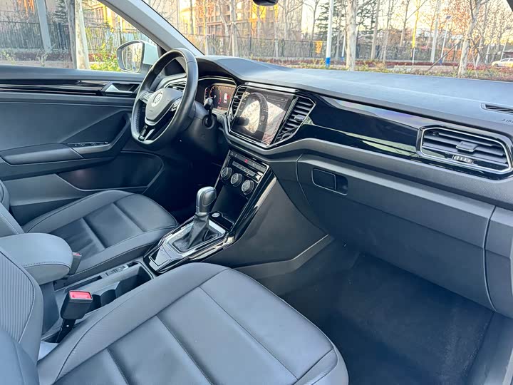 Фото 10 - Volkswagen T-Roc