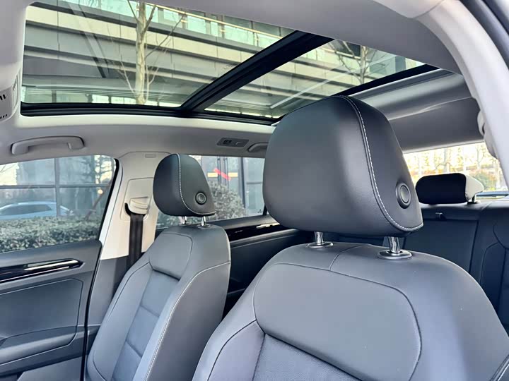 Фото 12 - Volkswagen T-Roc