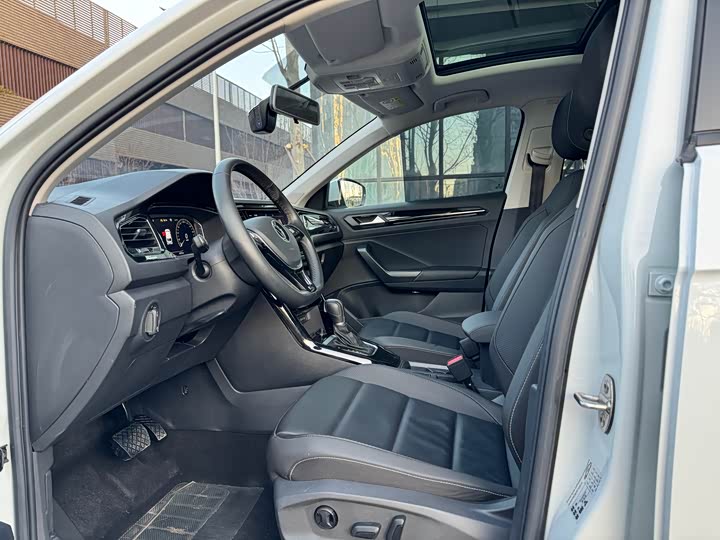 Фото 8 - Volkswagen T-Roc