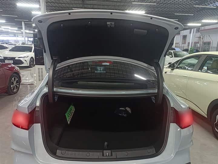 Фото 18 - BYD Qin L