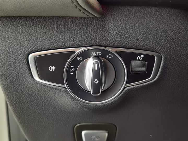 Фото 21 - Mercedes-Benz EQC