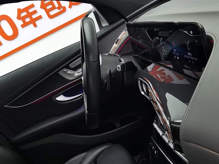 Фото 22 - Mercedes-Benz EQC