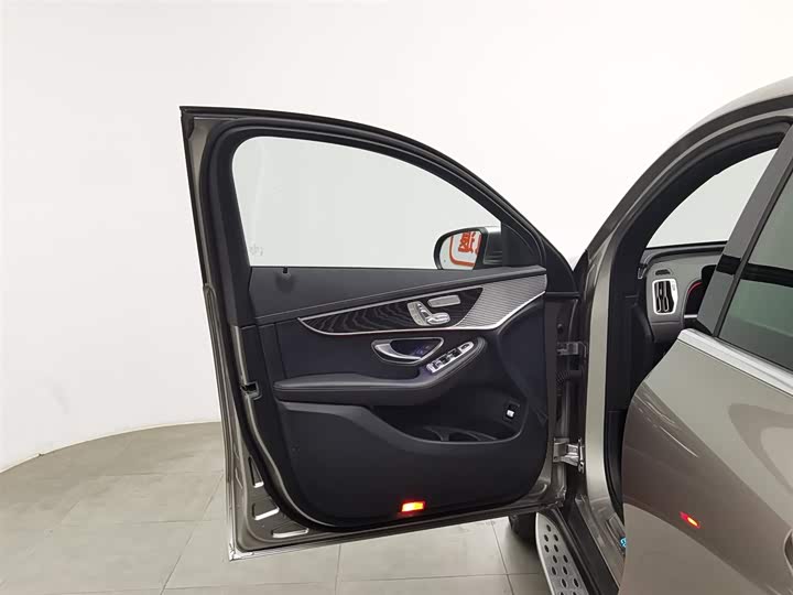 Фото 8 - Mercedes-Benz EQC