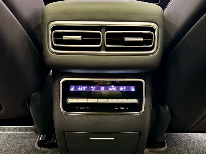 Фото 13 - LiXiang L7