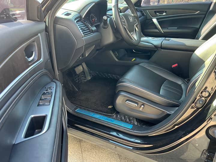 Фото 12 - Honda Avancier