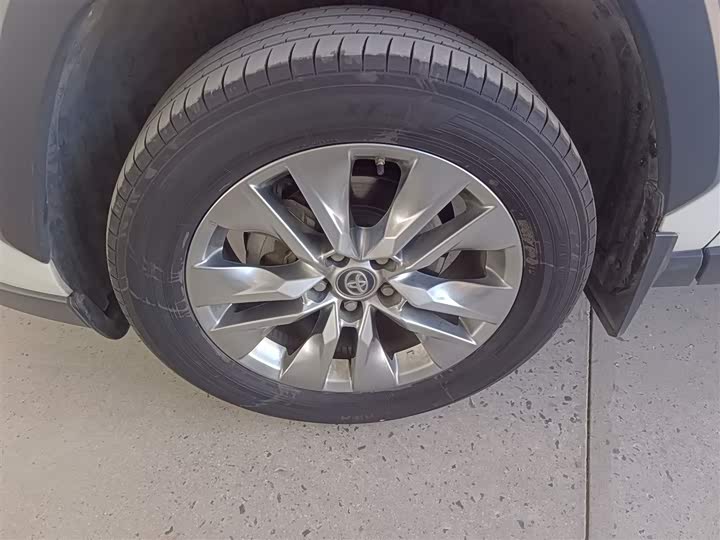 Фото 23 - Toyota Wildlander