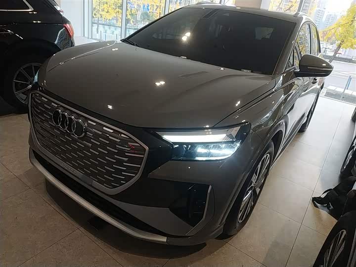 Фото 1 - Audi Q4 e-tron
